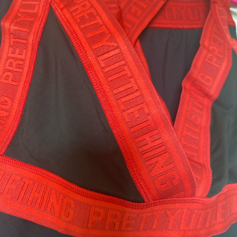 PrettyLittleThing Red Band Logo active set - Picture 11 of 11